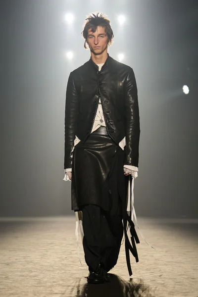 Look 12